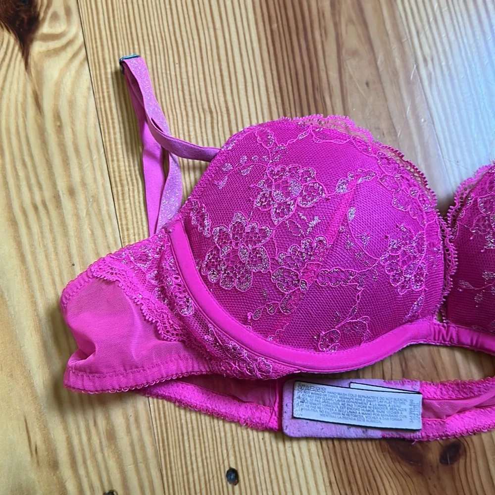 VS Bra - Picture 3 of 3